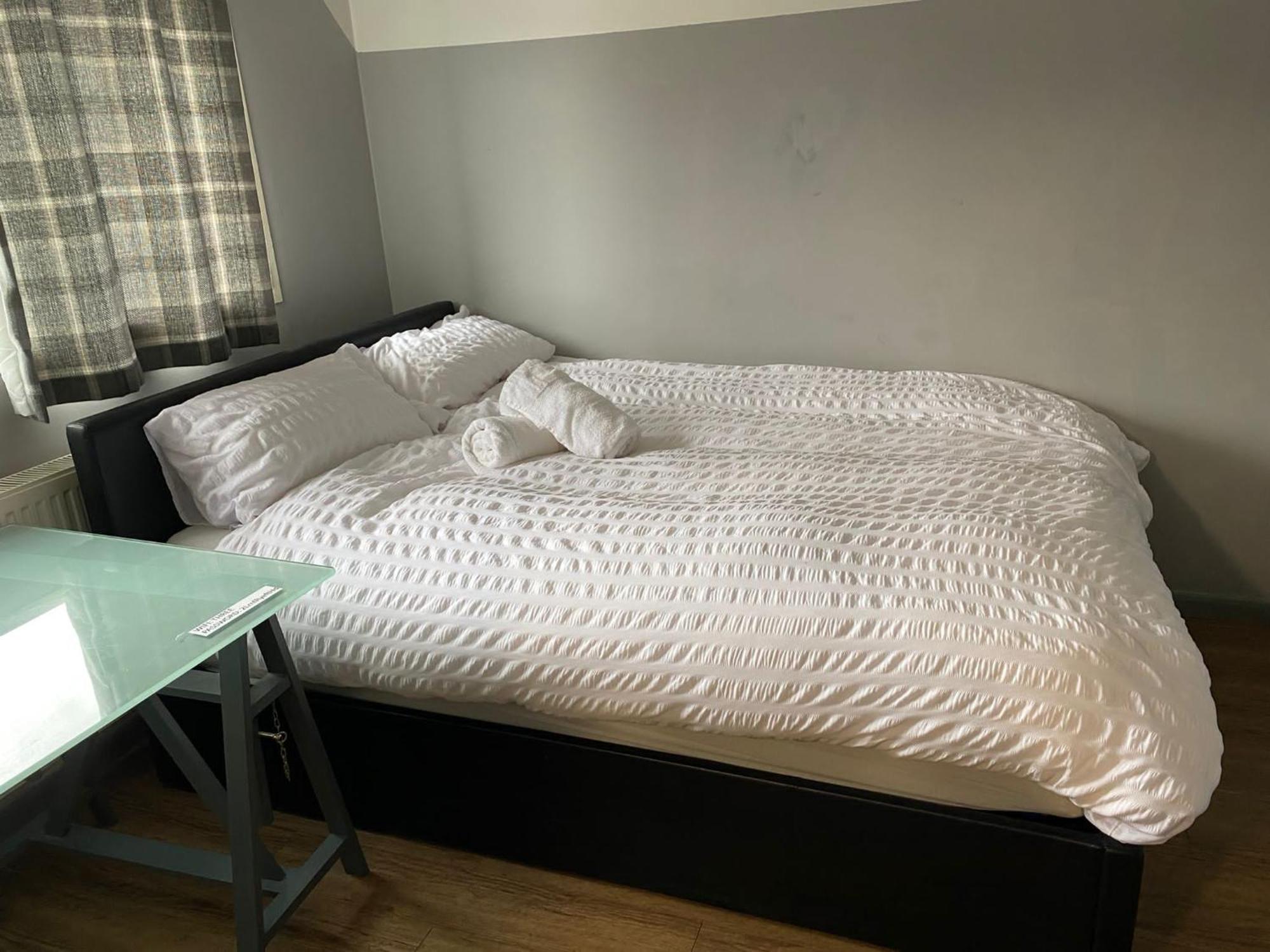 Pensión Luxurious En-suite Soft Water Air Conditioning Tv Etherium Londres