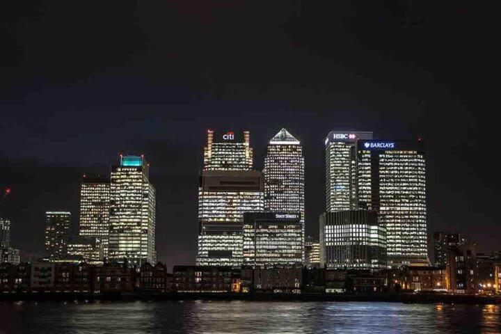 Luxurious En-suite Soft Water Air Conditioning Tv Etherium Pensión Londres